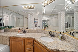 花灑/浴缸組合、風筒、提供毛巾、番梘