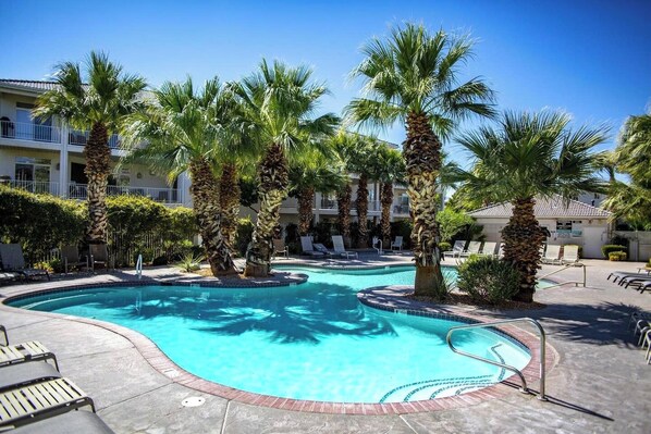 室內泳池、室外泳池