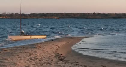 Talon jalat vedessä