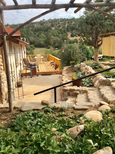 Mountain Cabin Retreat FAST WiFi, Ski Sipapu,Hike, Hunt,Fish,Art, Taos, Santa Fe