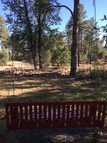 New! Artistic Studio Retreat that is Quiet & Relaxing, Bordering National Fores
