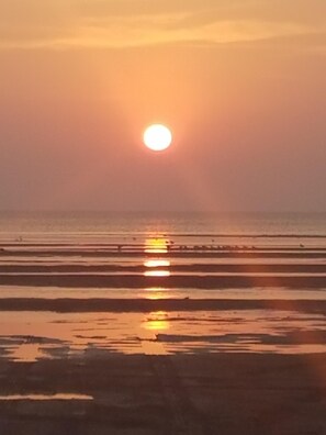 Una spiaggia nelle vicinanze