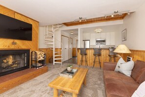 تلفزيون ذكي، مدفأة، كُتُب