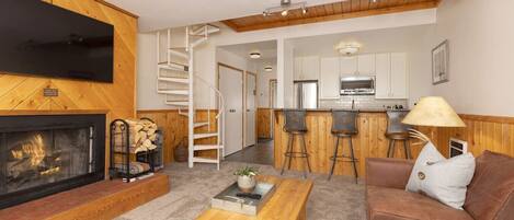 تلفزيون ذكي، مدفأة، كُتُب