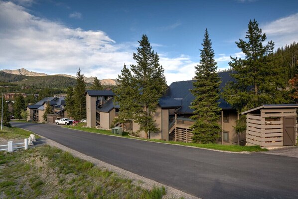 المنشأة من الخارج