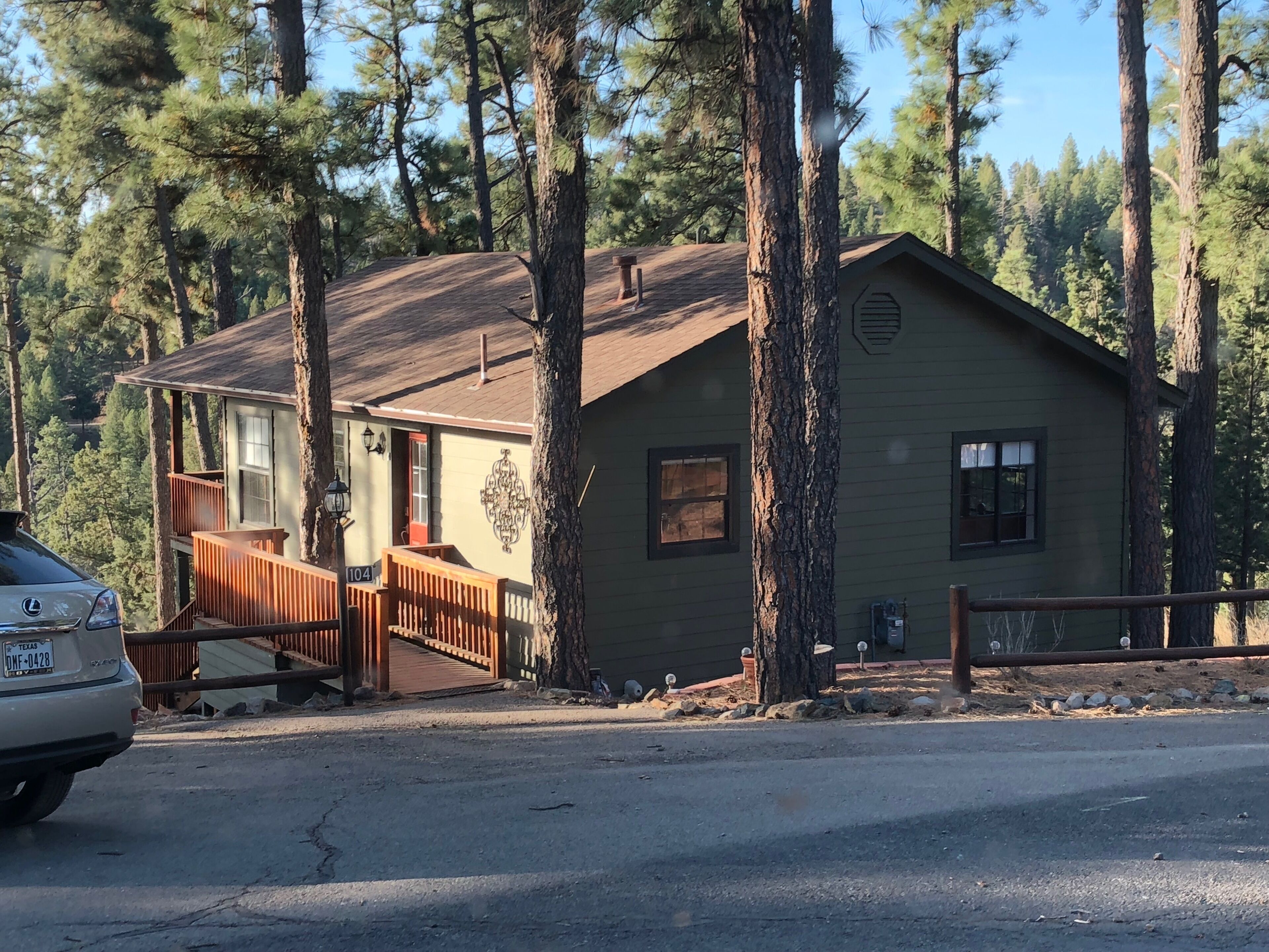 Ruidoso Alpine Village Cabin -View, Hot Tub & More