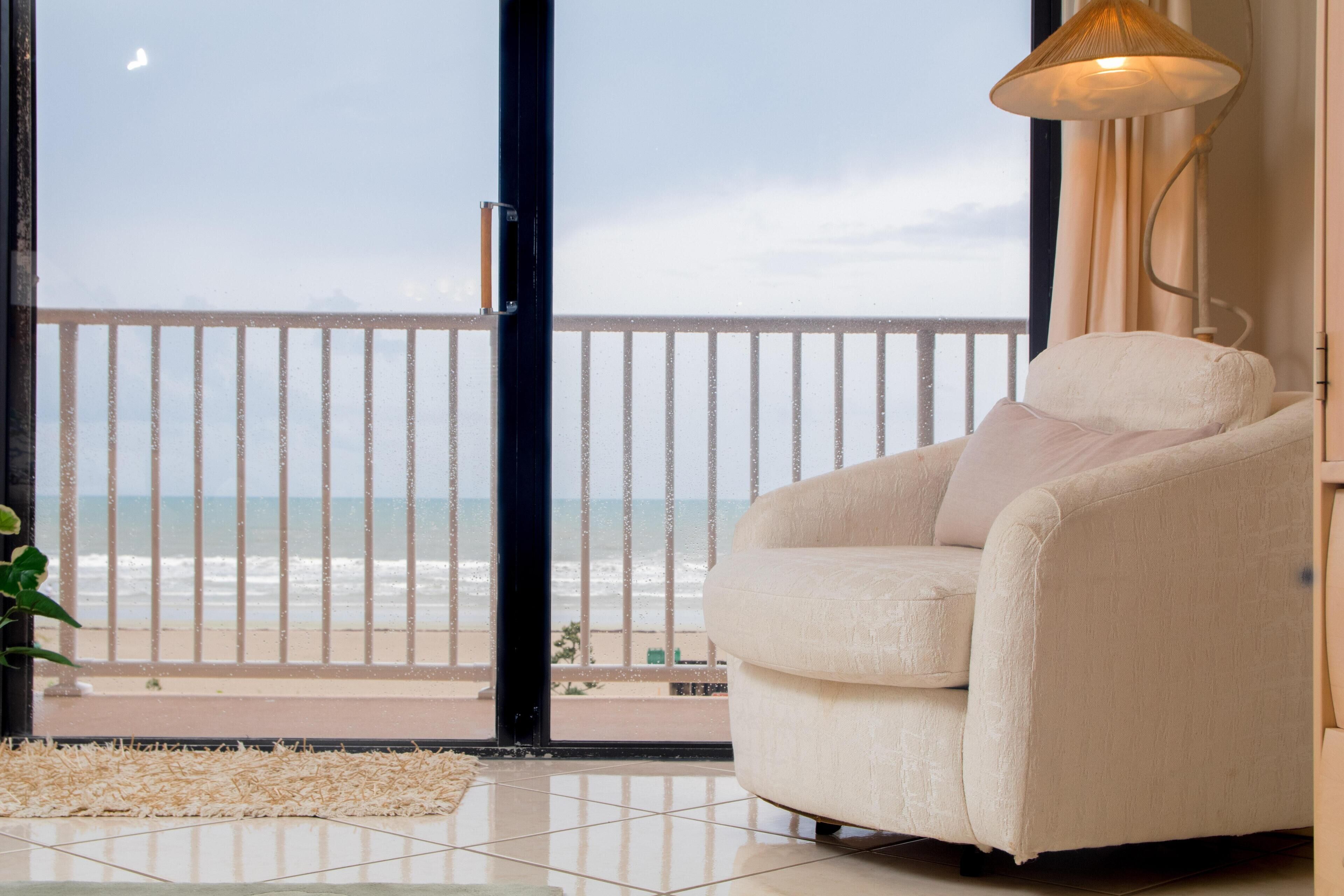  Direct Oceanfront and Beachfront in Downtown Cocoa Beach, Free Wi-Fi