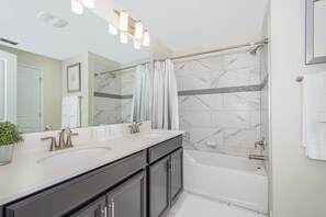 Shower, hair dryer, towels - (NF4909) Home 4/3 Private Pool & Free Waterpark (Kissimmee)