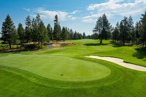 Golf - SUNRIVER, 3 King Suites+Bunk Room! On 14th Green, Hot Tub, Bikes, 10 SHARC Pass’ (Sunriver)