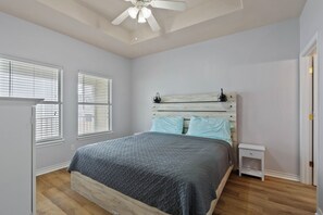 3 bedrooms, in-room safe, desk, iron/ironing board