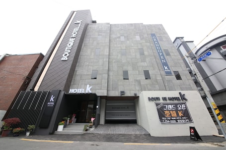 Fachada de la propiedad. Hotel K