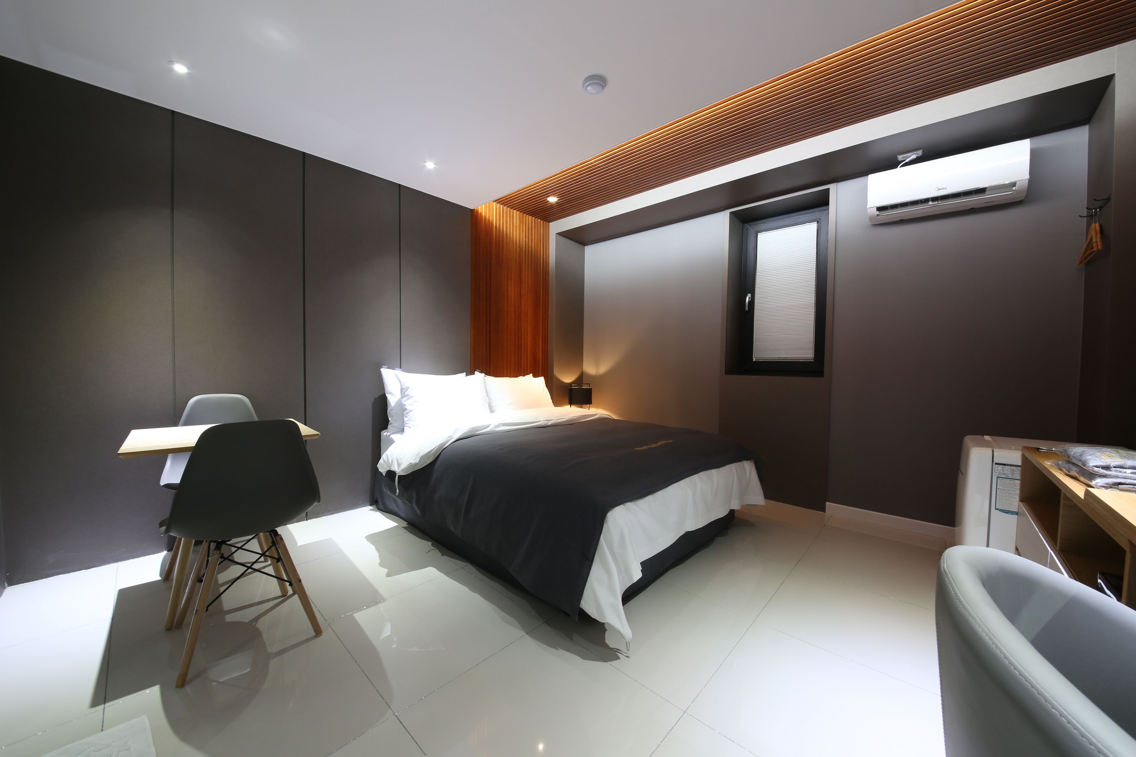 Suite (Air purifier, Netflix) | Biancheria da letto di alta qualità, insonorizzazione, Wi-Fi gratuito