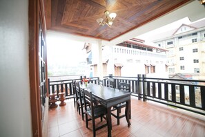 Dining - Maylay Guesthouse (Vang Vieng)