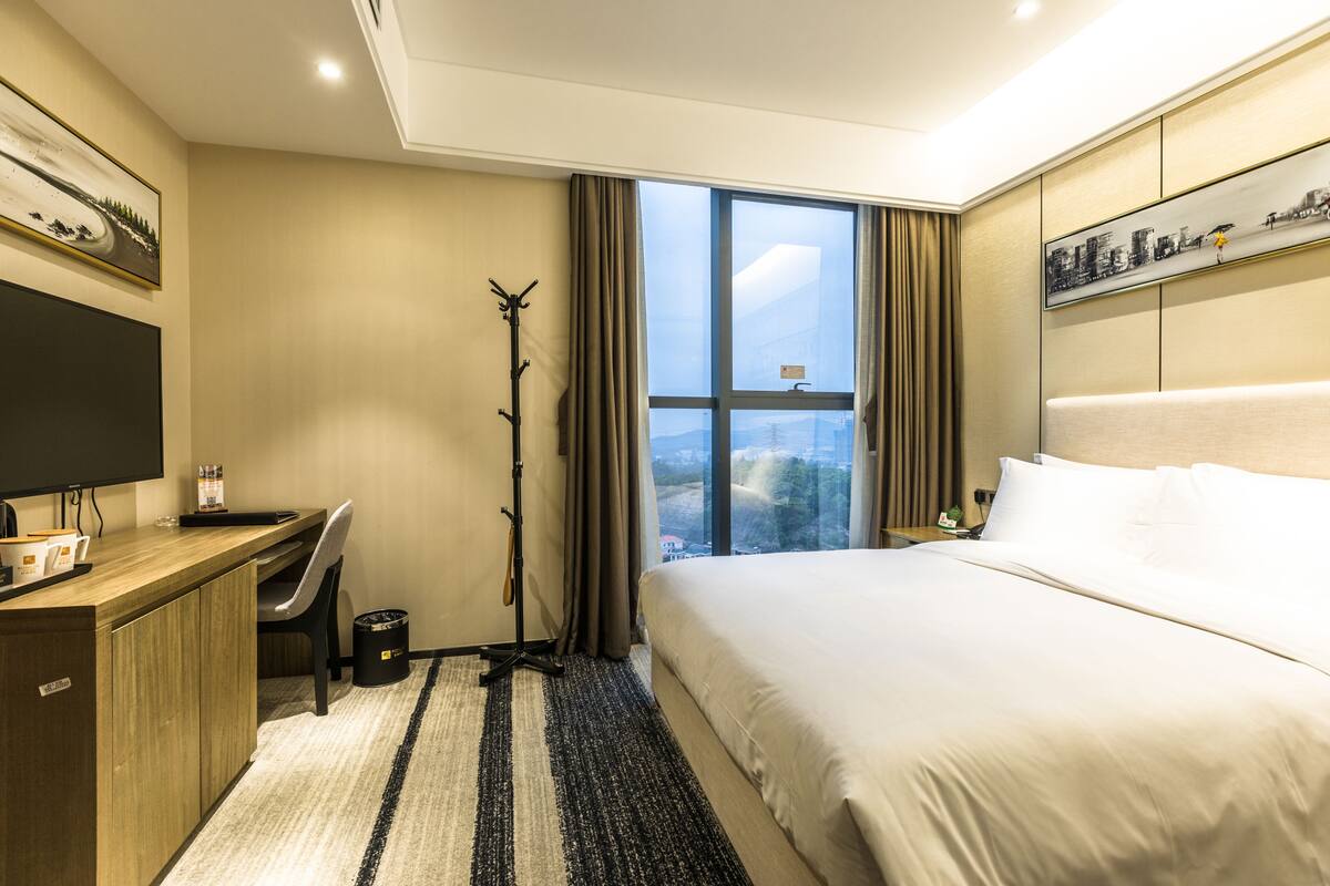 Elite Double Room | Desk, blackout drapes, rollaway beds (surcharge), WiFi (free)