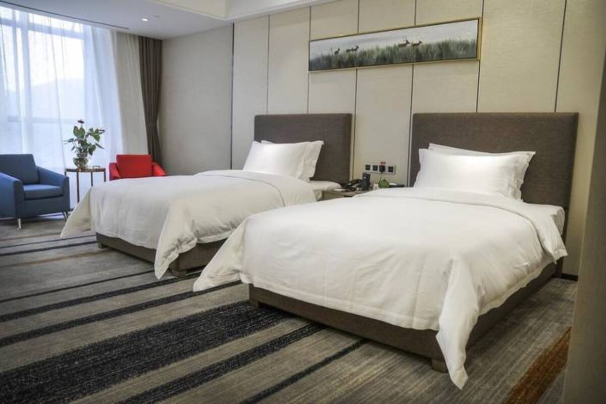 Business Twin Room | Desk, blackout drapes, rollaway beds (surcharge), WiFi (free)