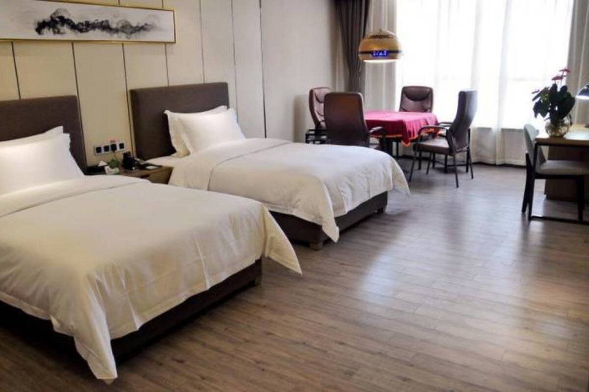 Superior Twin Room | Desk, blackout drapes, rollaway beds, free WiFi