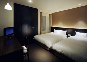 City Twin Room, Non Smoking | Desk, blackout curtains, free WiFi, bed sheets - Floral Hotel Shinsaibashi (Osaka)