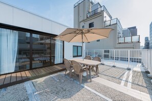 Loftsleilighet – deluxe, 2 dobbeltsenger, ikke-røyk | Terrasse/patio