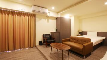 Standard Quadruple Room | Laptop workspace, blackout curtains, soundproofing, free WiFi