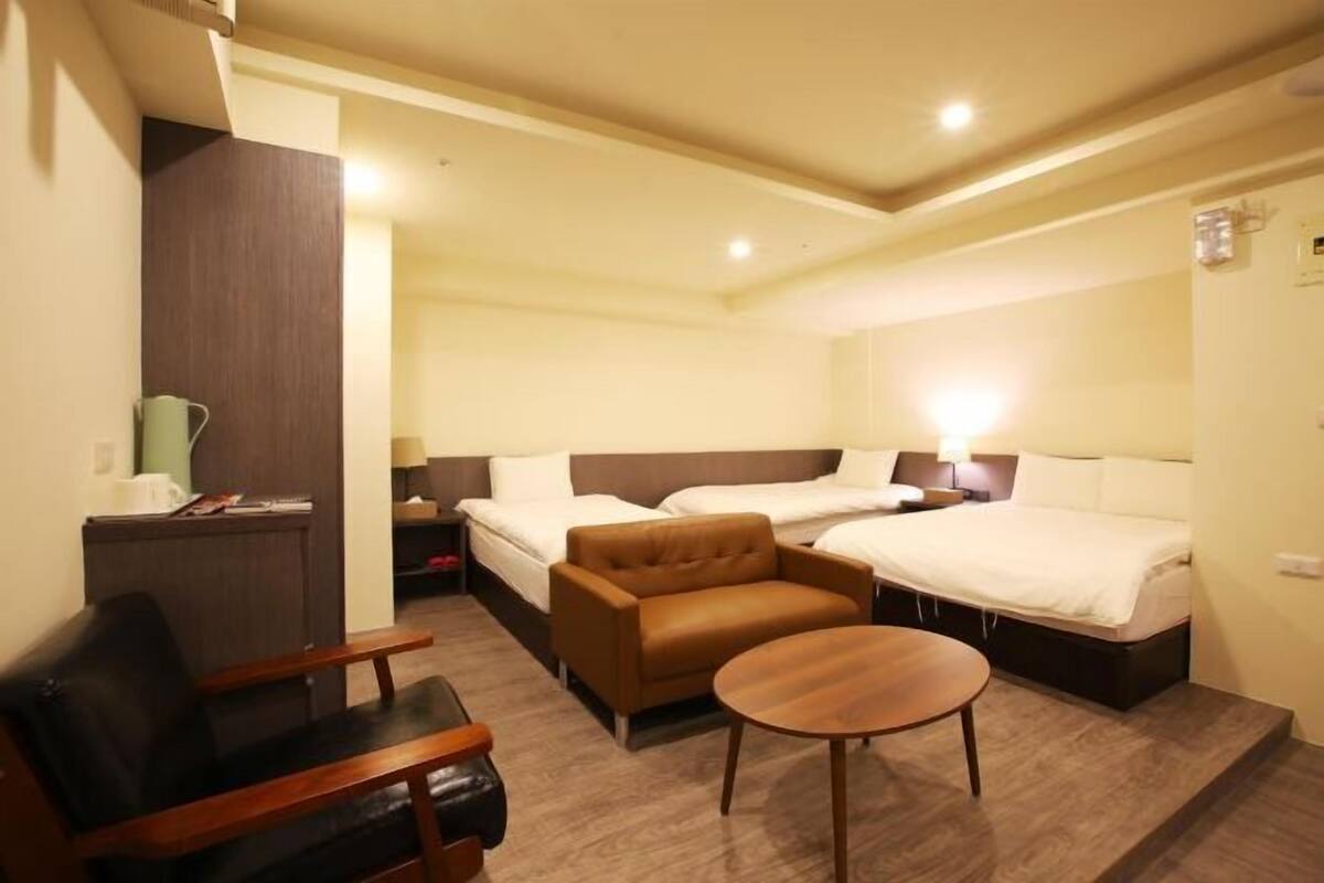 Laptop workspace, blackout drapes, soundproofing, WiFi (free)