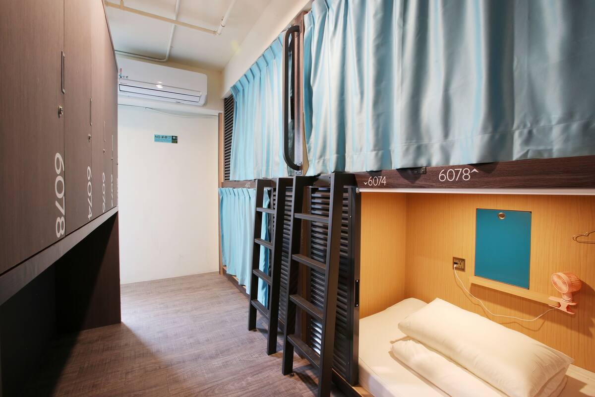 Standard Shared Dormitory, Mixed Dorm, Non Smoking, Shared Bathroom | Laptop workspace, blackout drapes, soundproofing, WiFi (free)