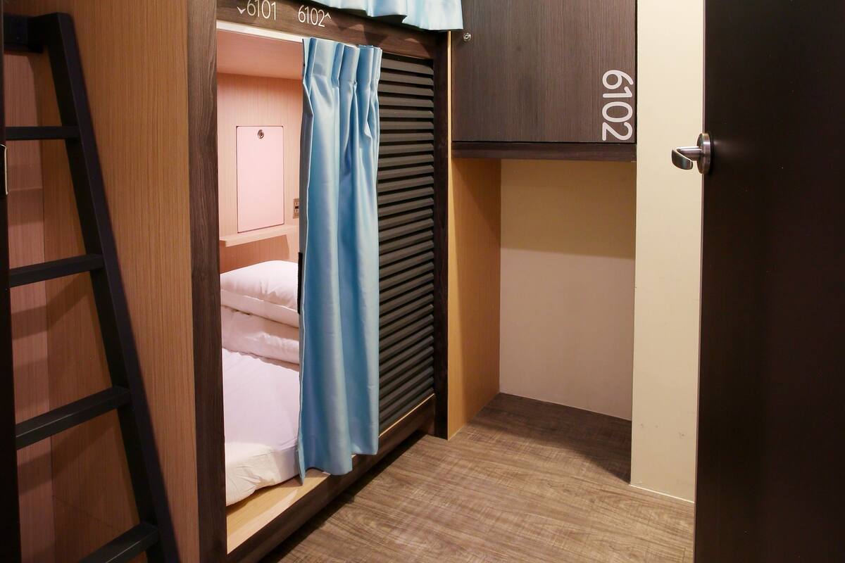 Superior Shared Dormitory, Mixed Dorm, Non Smoking, Shared Bathroom | Laptop workspace, blackout drapes, soundproofing, WiFi (free)