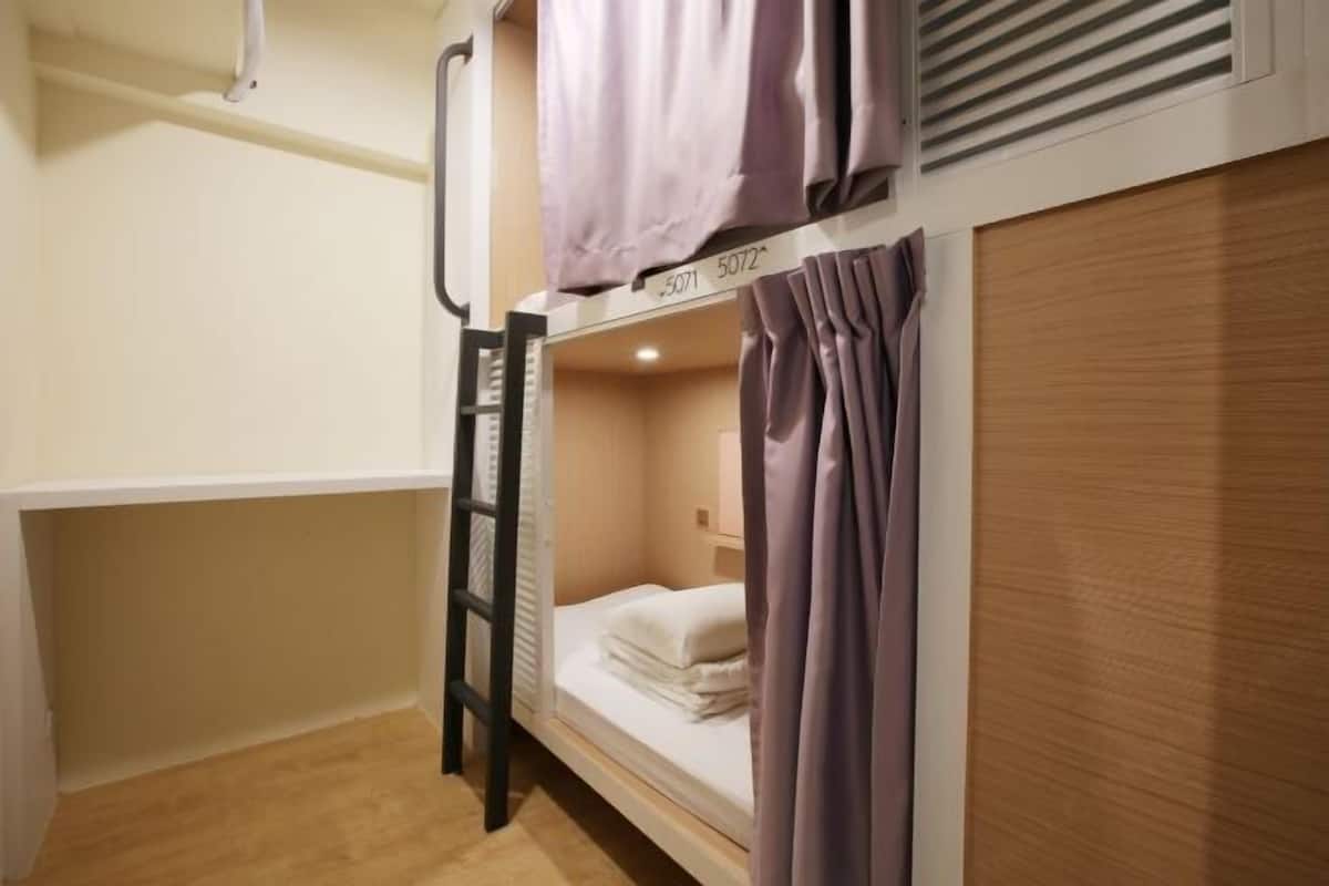 Laptop workspace, blackout drapes, soundproofing, WiFi (free)