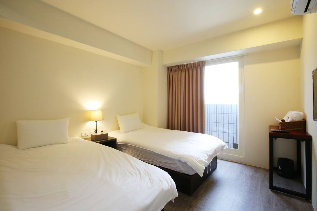 Standard Twin Room | Laptop workspace, blackout drapes, soundproofing, WiFi (free)