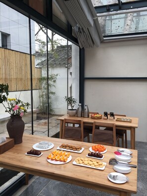 Free daily full breakfast