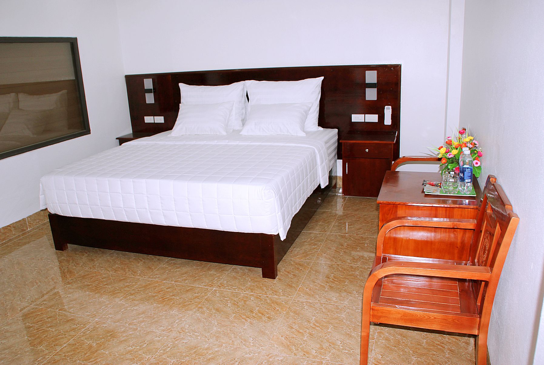 double room | desk, blackout curtains, free wifi, bed sheets