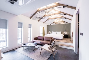 Patio Suite | Sengetøy av topp kvalitet, dundyner, safe på rommet og blendingsgardiner