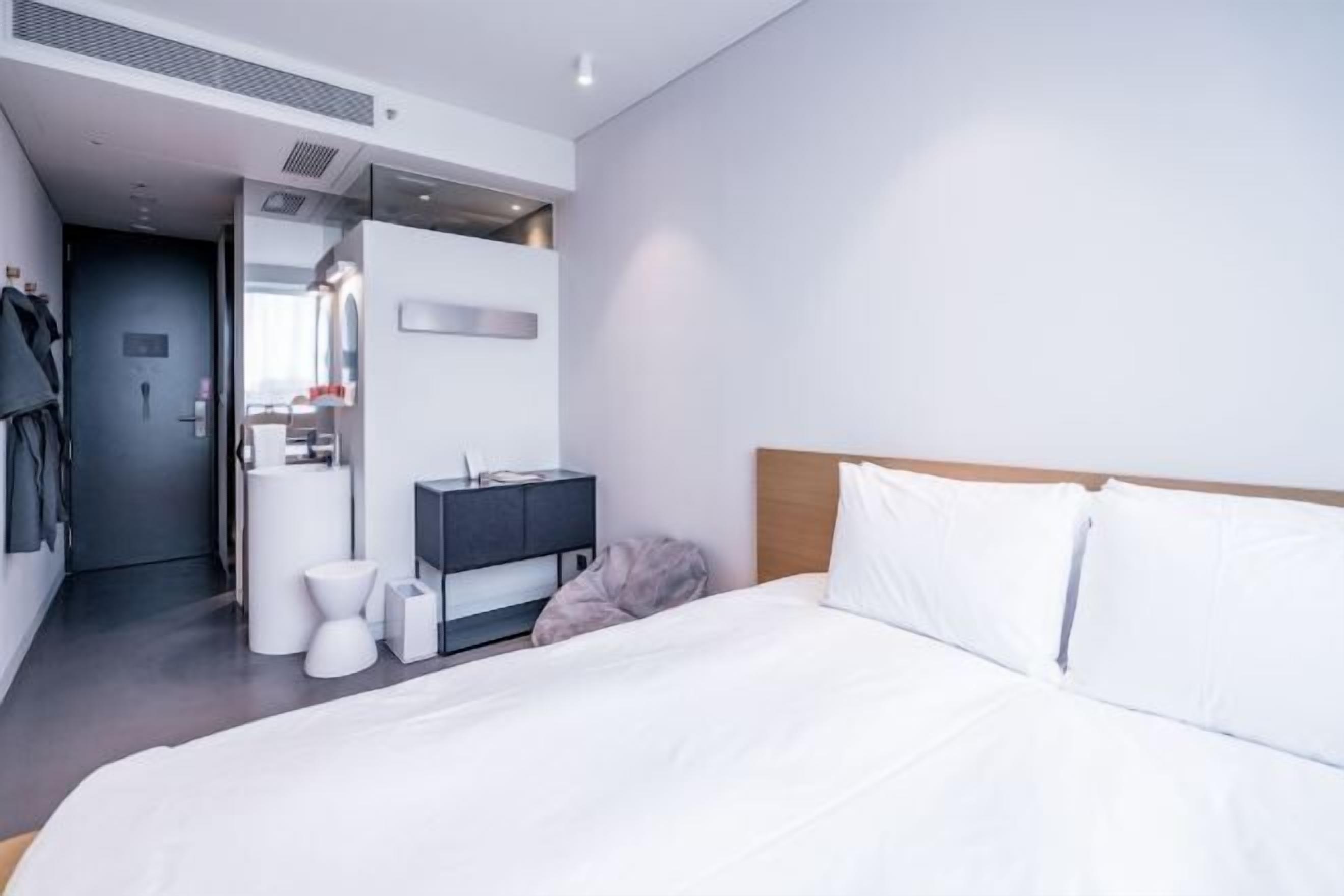 Premium bedding, down duvets, in-room safe, blackout curtains