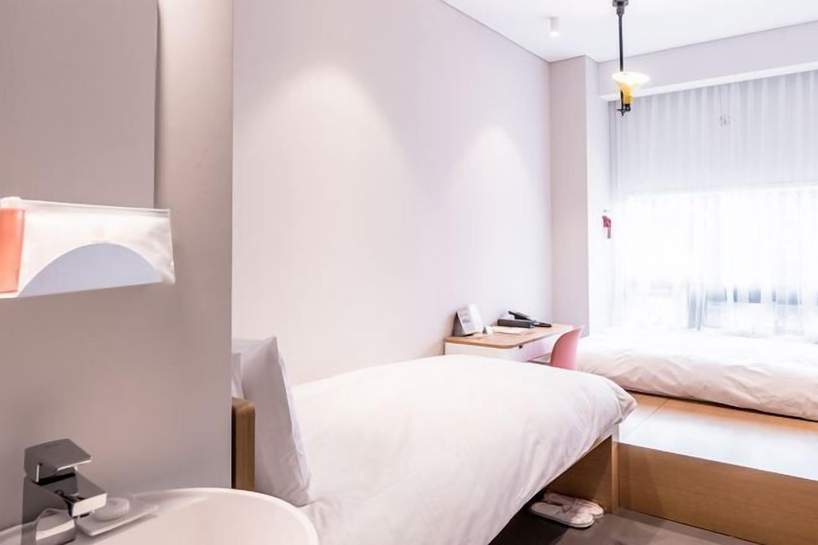 Premium bedding, down duvets, in-room safe, blackout curtains