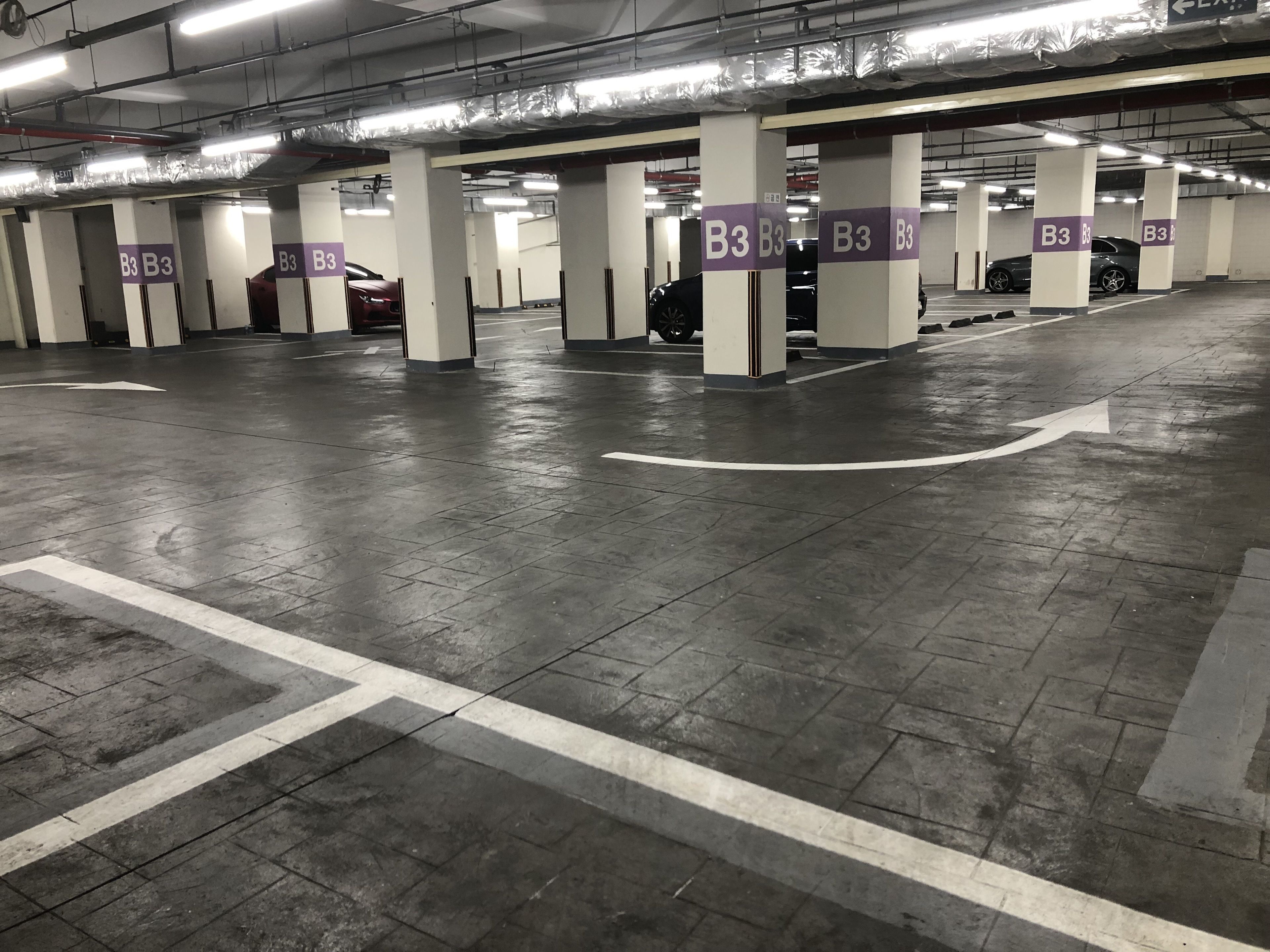 self-parking (surcharge) 10000 per night