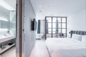 Uptown Studio | 高档床上用品、羽绒被、客房内保险箱、遮光窗帘