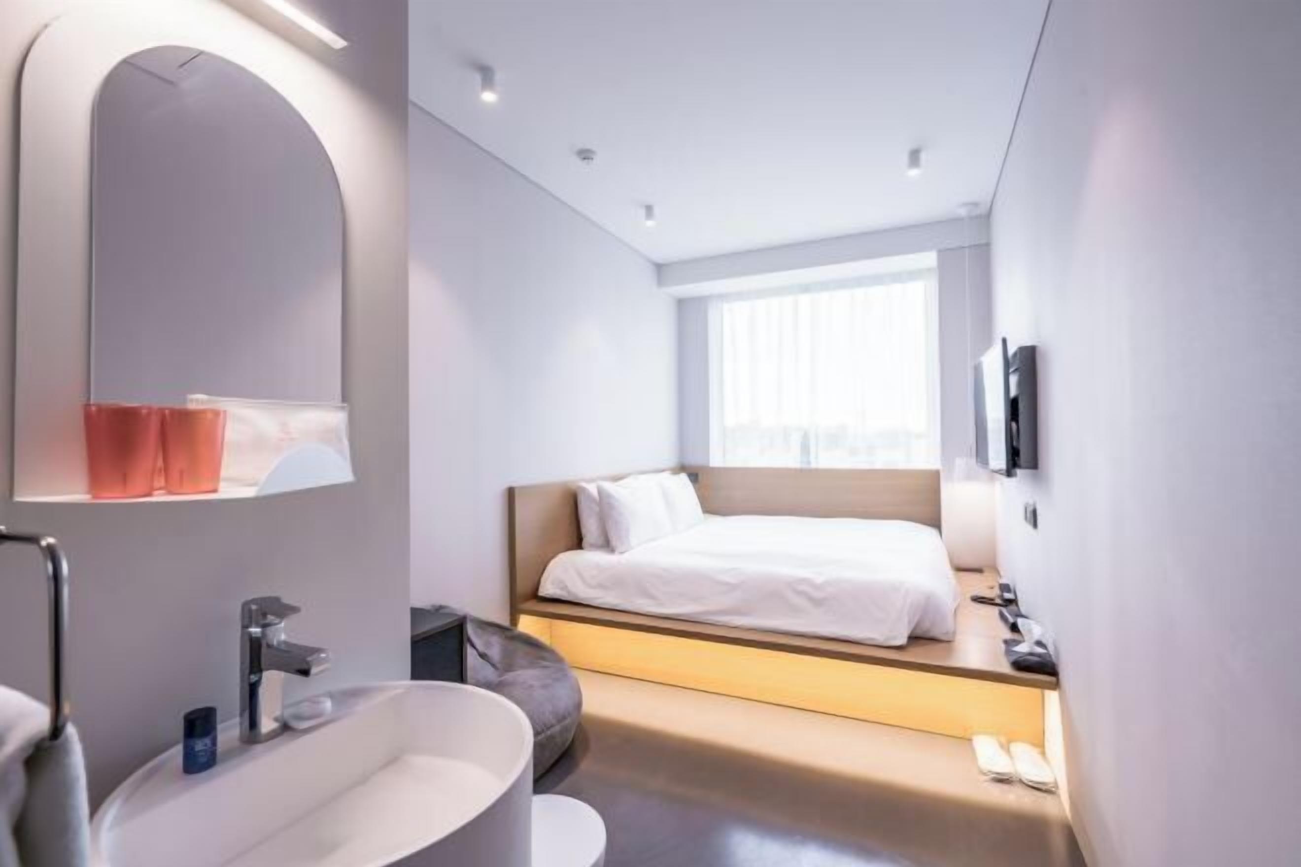 Premium bedding, down duvets, in-room safe, blackout curtains