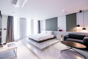 Balcony Suite | Sengetøy av topp kvalitet, dundyner, safe på rommet og blendingsgardiner