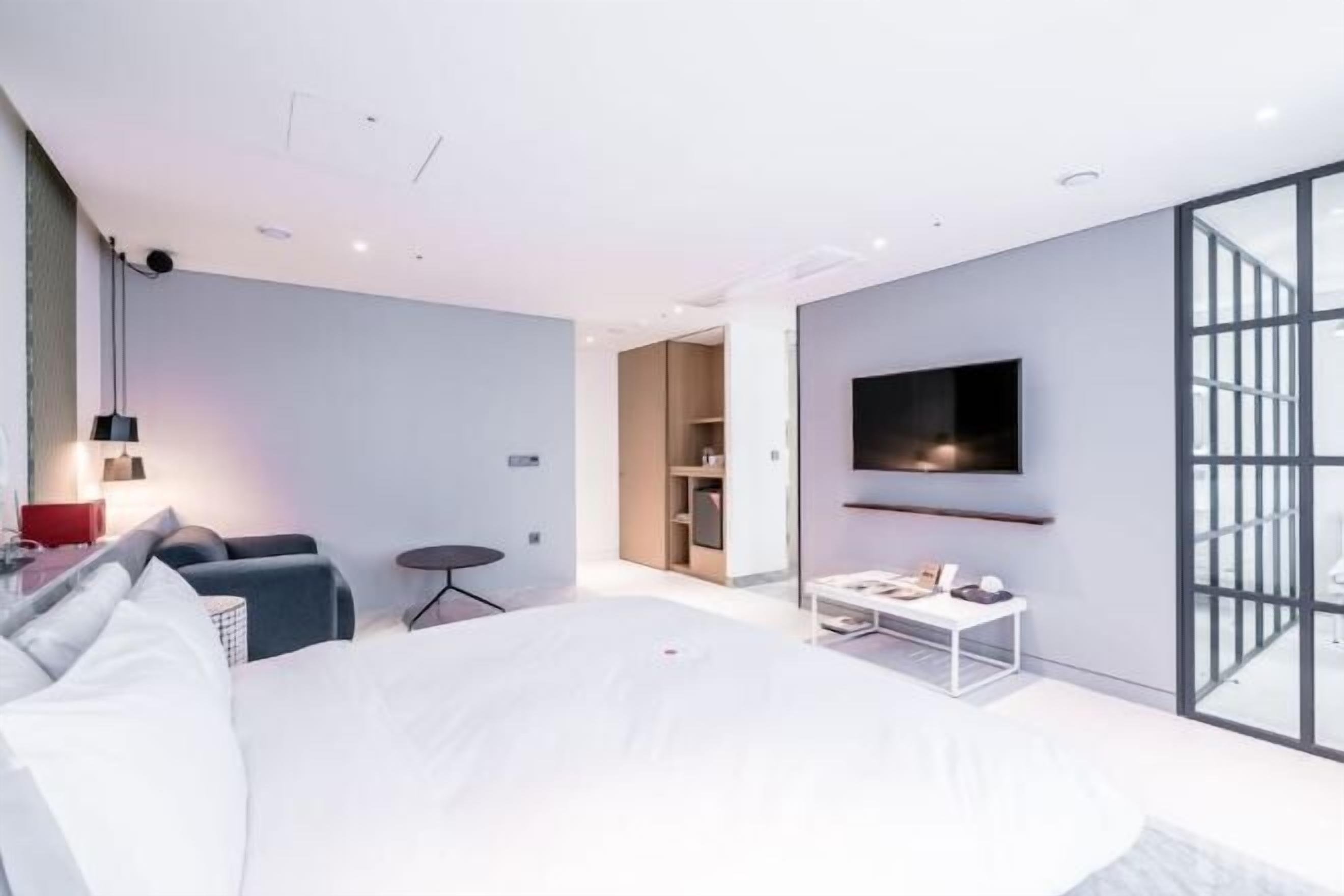 Premium bedding, down duvets, in-room safe, blackout curtains