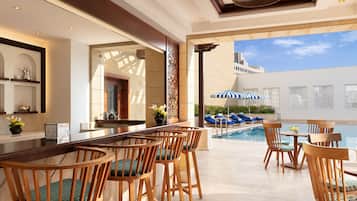 Bar en bord de piscine