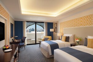 Chambre supérieure (Souq Piazza View) | Minibar, coffre-fort, bureau