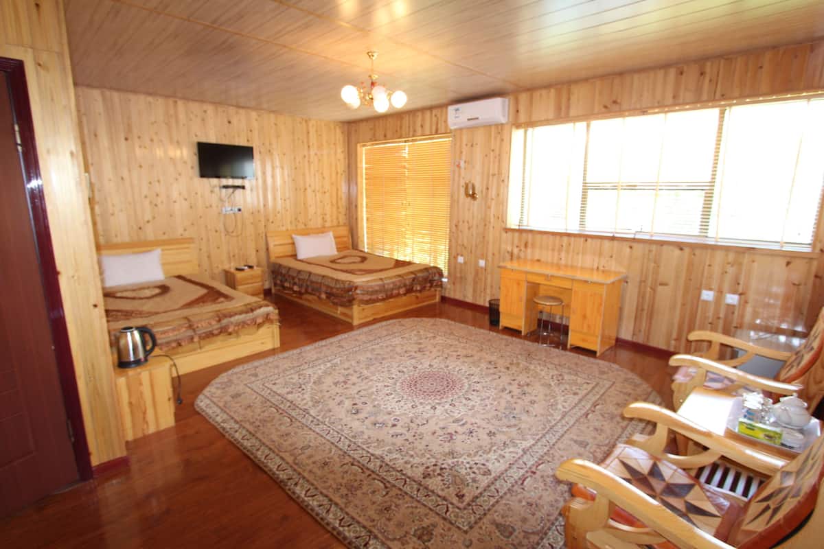 Suite de lujo, dormitorio mixto, para no fumadores | Ropa de cama de alta calidad, escritorio y wifi gratis