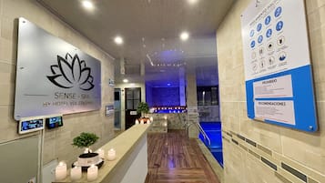 Sauna, hot tub, ruang uap, pemandian Turki/hammam, dan perawatan tubuh