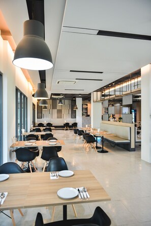 Breakfast, lunch and dinner served - 9D Sport Hotel (Udon Thani)