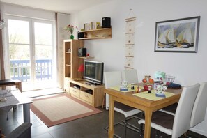 Dining - Villa Quisisana in the Kurstraße (1st floor) - Apartment Anneby (Graal-Müritz)