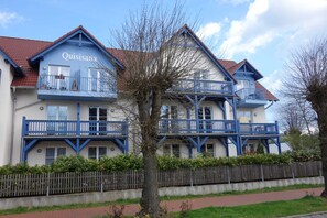 Exterior - Villa Quisisana in the Kurstraße (1st floor) - Apartment Anneby (Graal-Müritz)