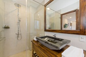 Bathroom - Sun Paradise Villa (Da Nang)