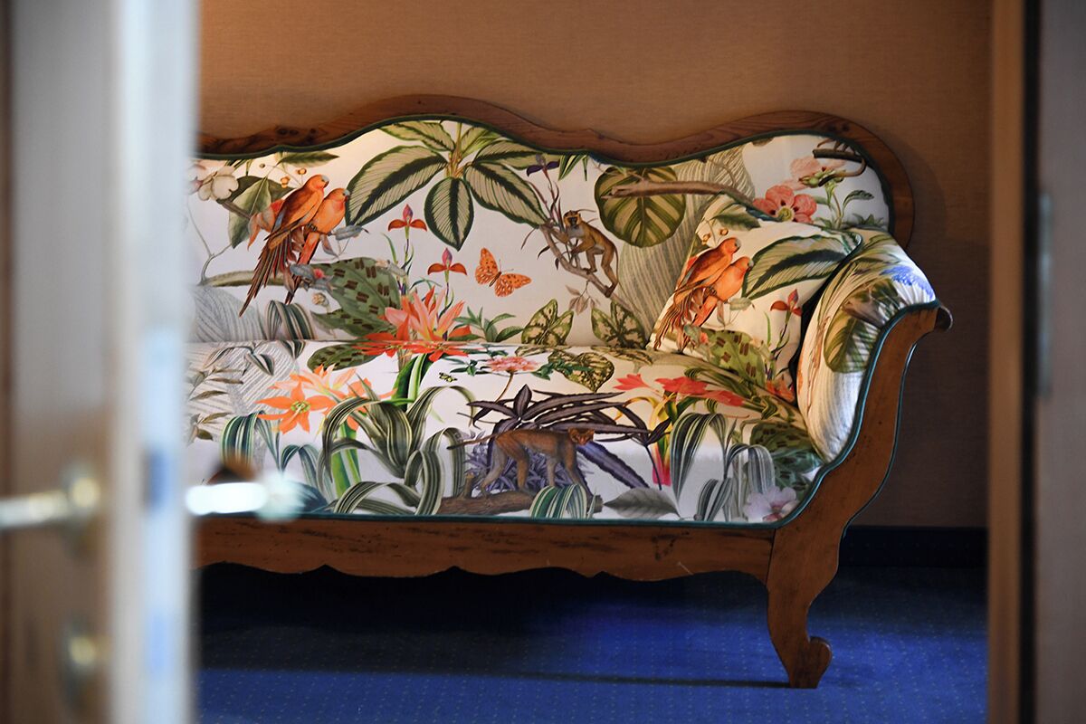 double room single use | living area | flat-screen tv