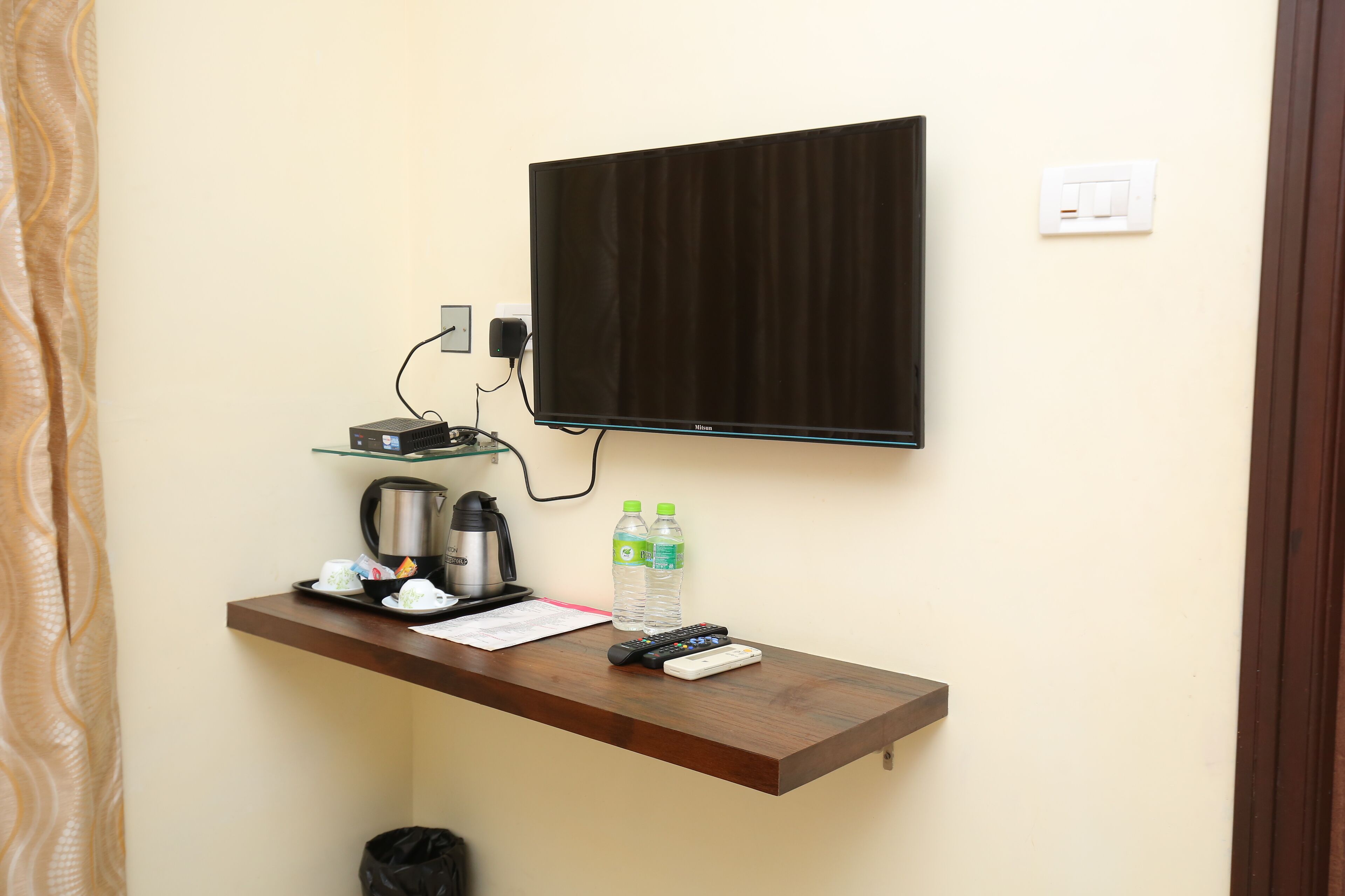 family triple room | television