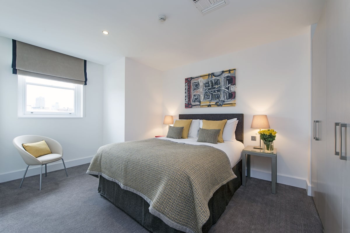 Egyptian cotton sheets, hypo-allergenic bedding, in-room safe