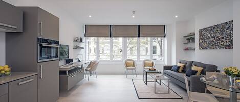 Executive Suite, 1 Bedroom | Living area